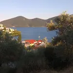 Sea View Goldins House *