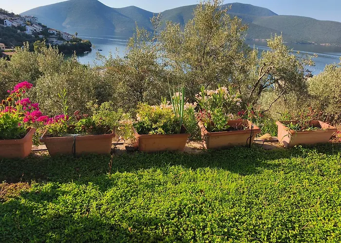 Дом отдыха Sea View Goldins House *